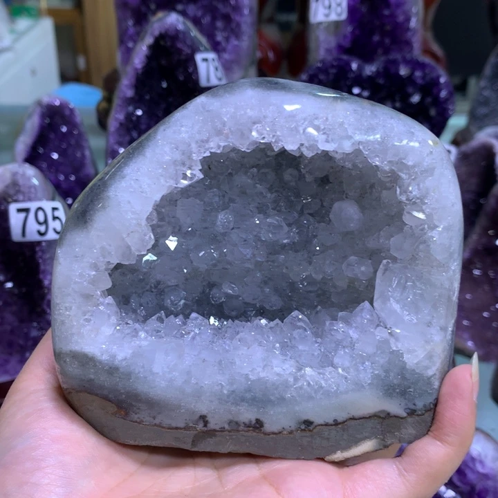 未镶嵌水晶大型摆件（非配饰）