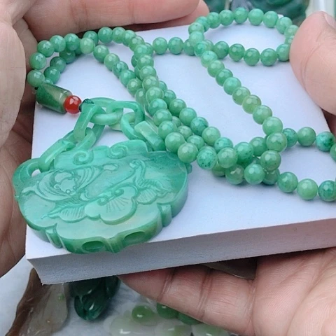 独山玉颈饰未镶嵌野*: