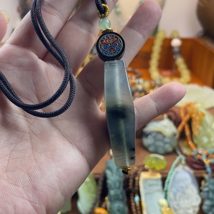 蛇纹石玉未镶嵌吊坠