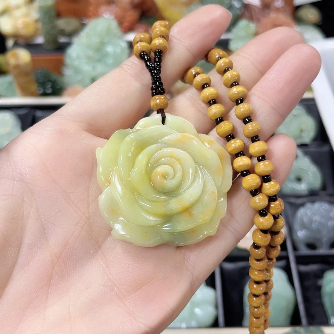 蛇纹石玉颈饰未镶嵌