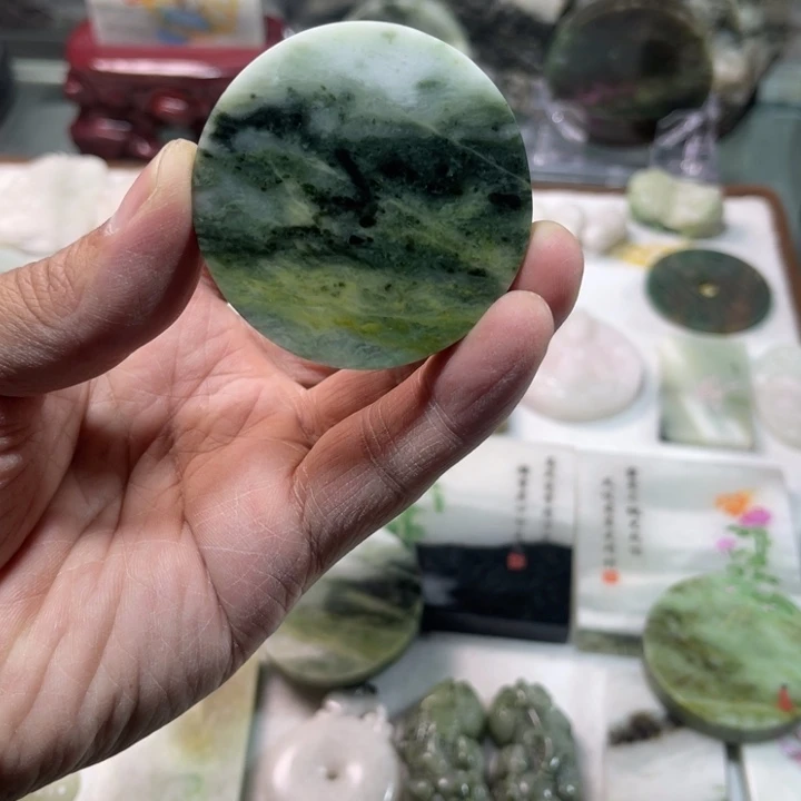 独山玉未镶嵌颈饰