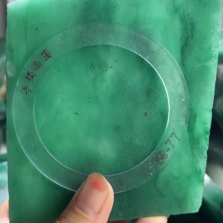 向****定制石英质玉（非洲翠）