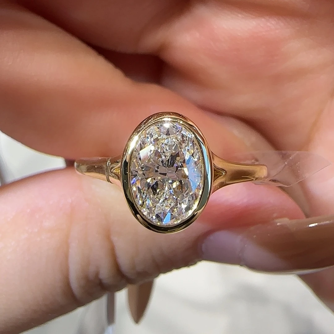 18K金镶嵌实验室培育钻石包镶椭圆1卡