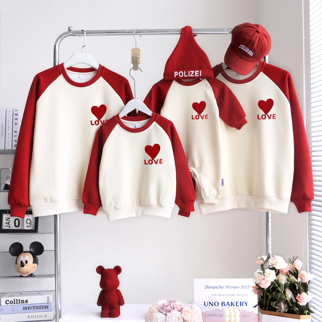 高端爱心撞色亲子装一家三四口秋冬季婴儿百天拍照母子母女卫衣潮