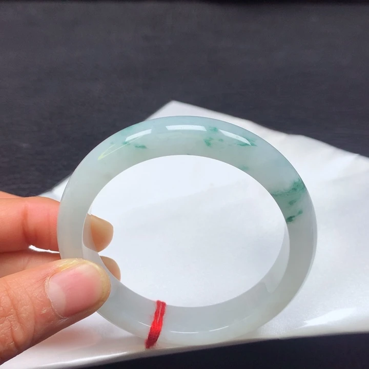 翡翠手镯未镶嵌53圈