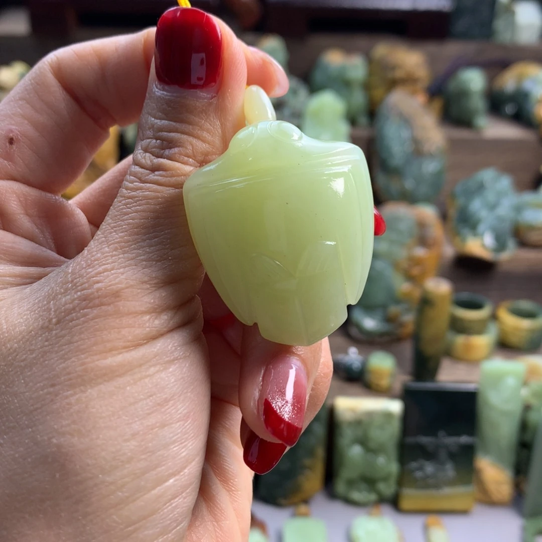 岫岩老玉（透闪石质玉）挂件未镶嵌八*