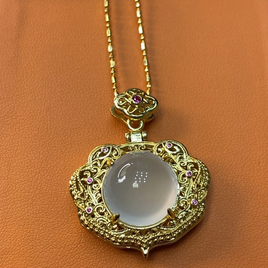 石英质玉合金吊坠