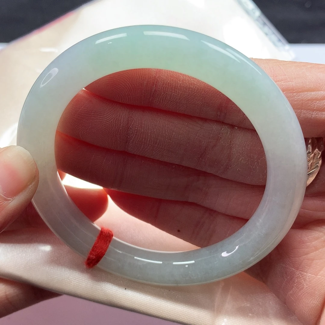 翡翠手镯未镶嵌56圈