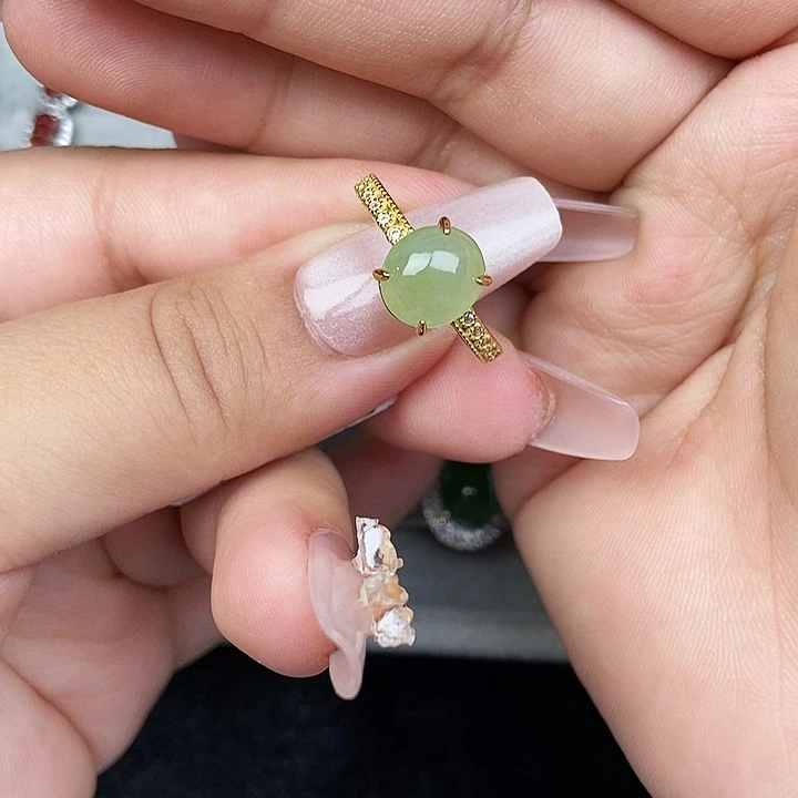 颈饰未镶嵌翡翠           戒指