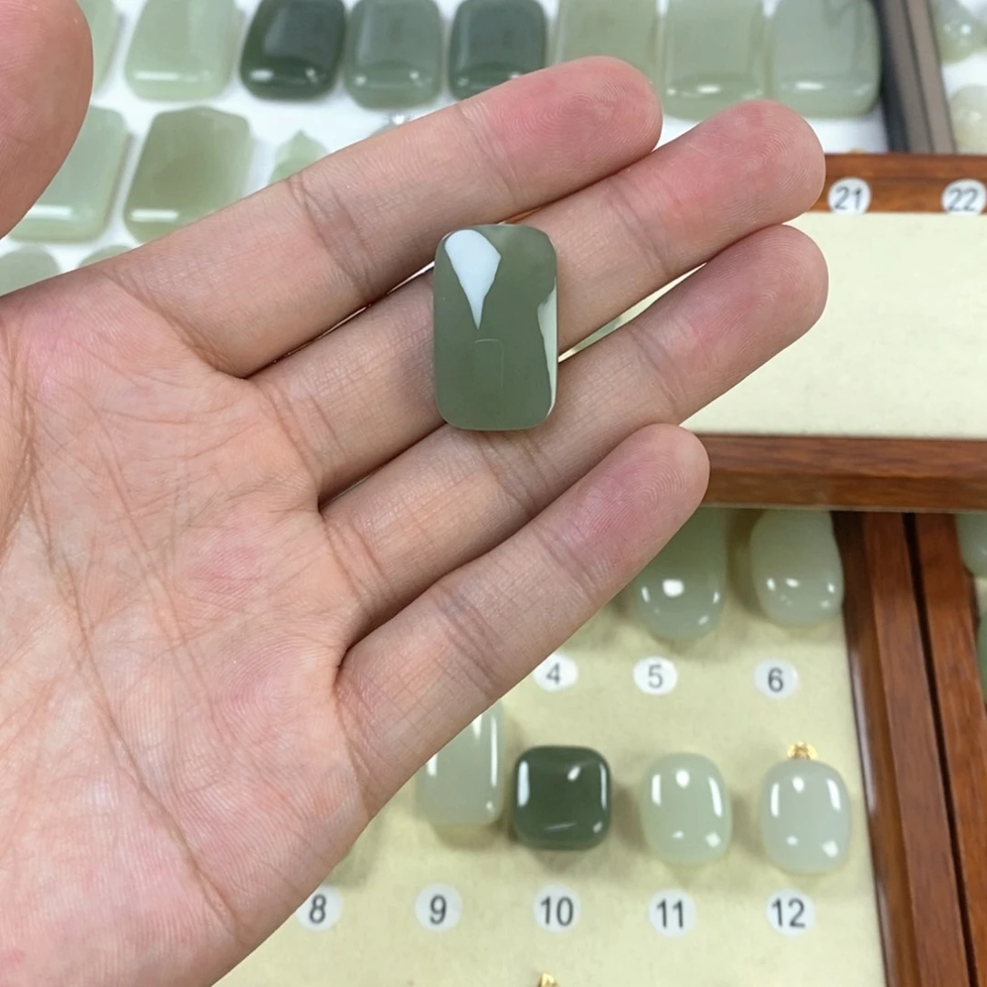 和田玉未镶嵌颈饰心**方