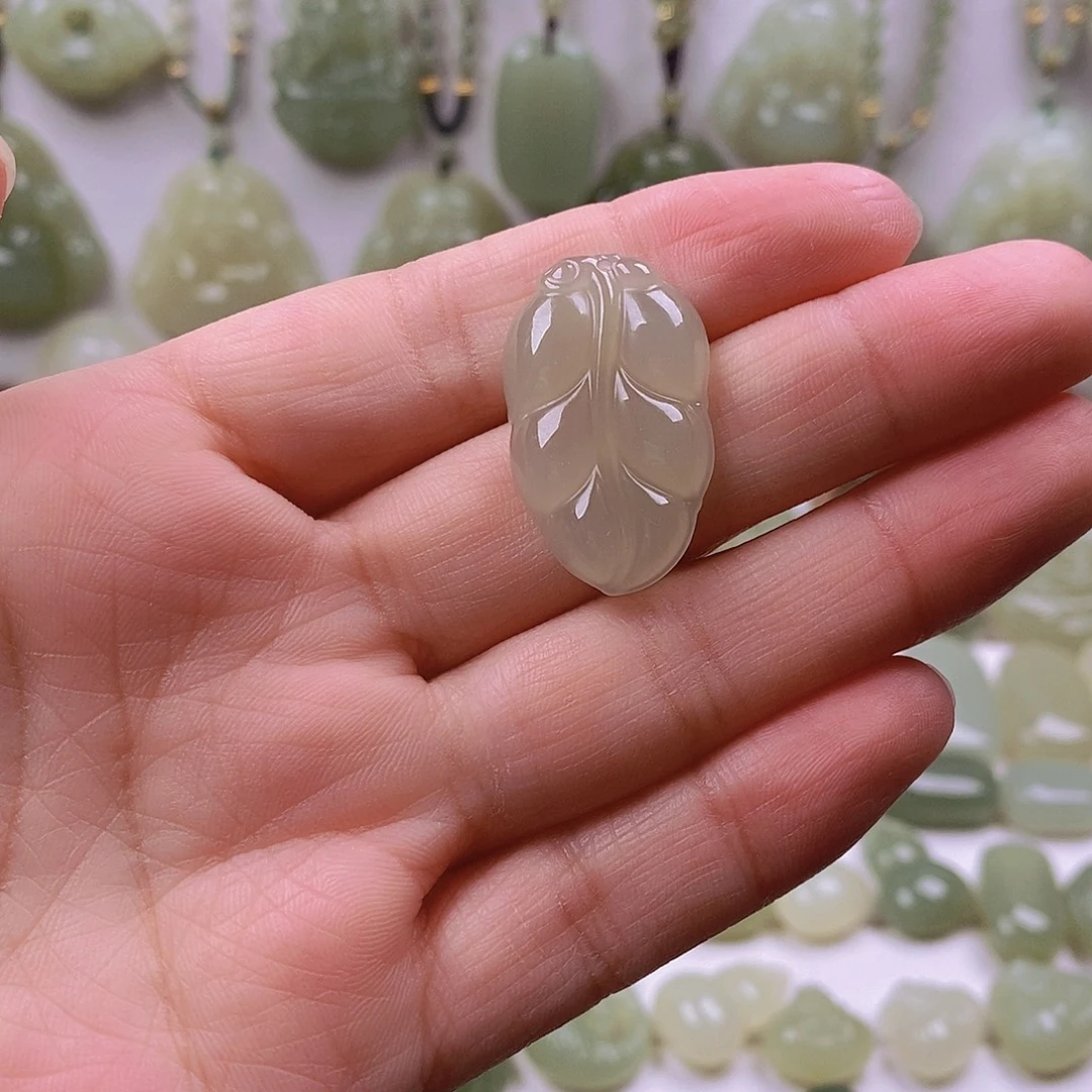 A***a和田玉未镶嵌颈饰