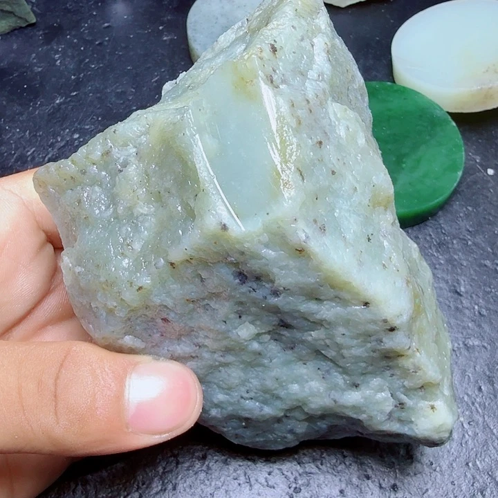 和田玉（糖玉）未镶嵌珠宝奇石