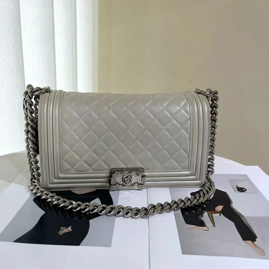 95新 Chanel/香奈儿 leboy中号米色银链羊皮中号/无公价/甄选