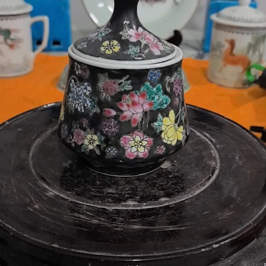 于***哈当代景德镇陶瓷工艺品