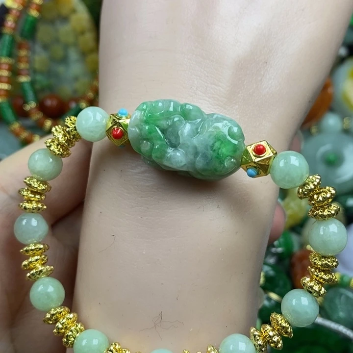 翡翠未镶嵌吊坠(赠链)