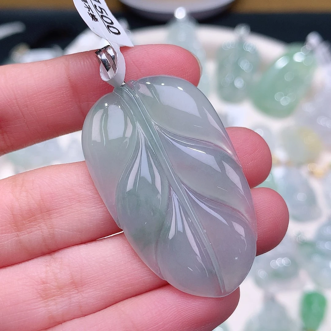 颈饰18K金镶嵌翡翠