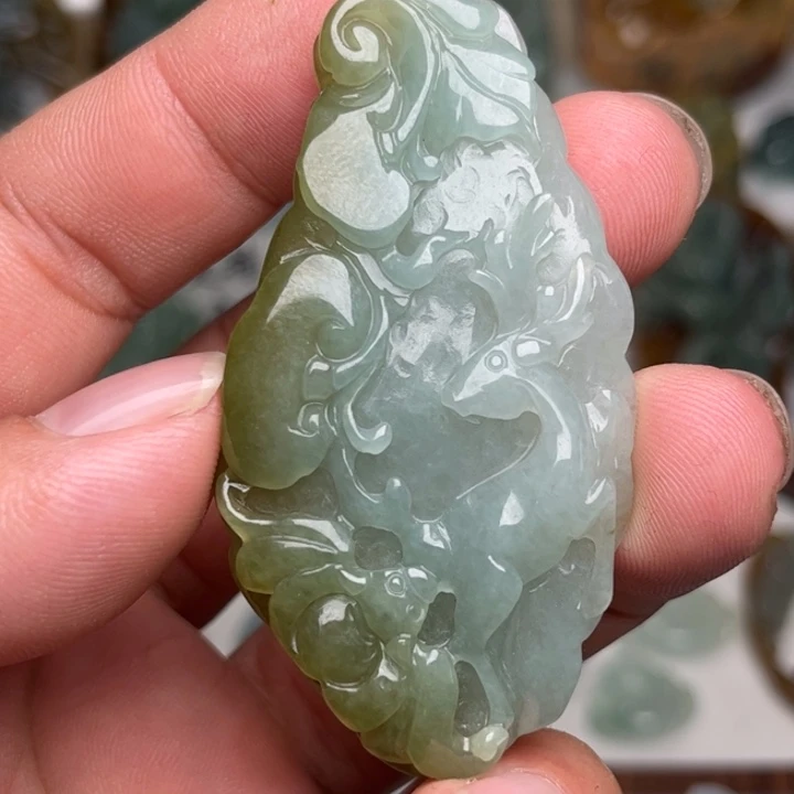 颈饰未镶嵌翡翠鹿牌