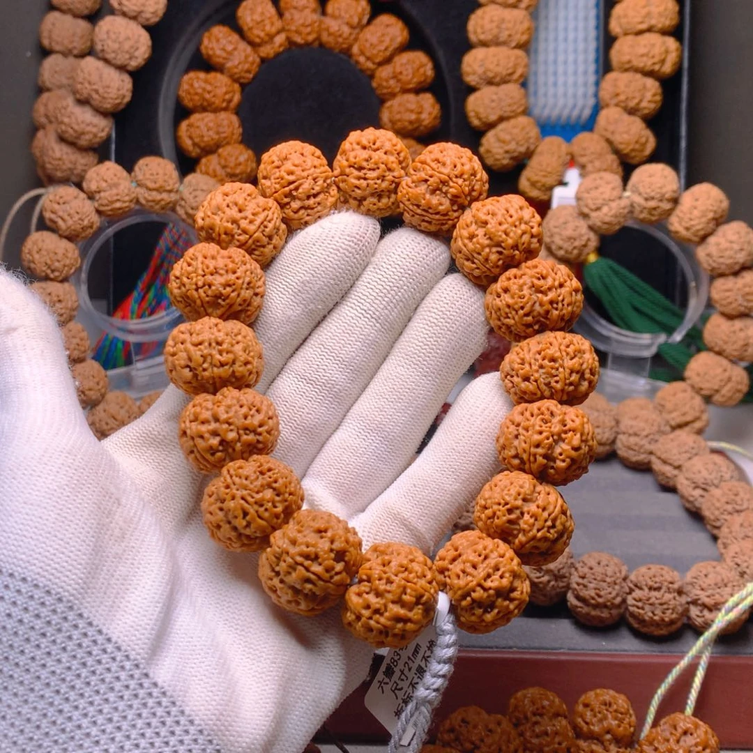 金刚菩提手串你***边金刚菩提六瓣赤玉梅花