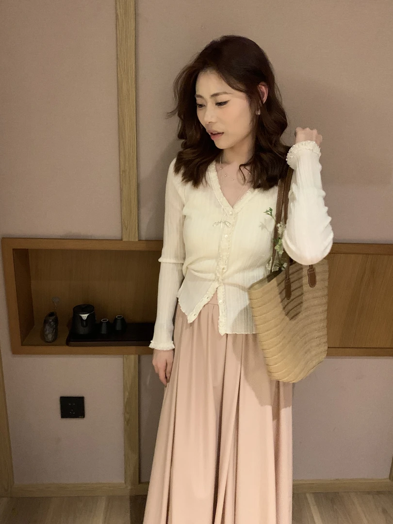 『李木木』春款上新~~细羊毛花边开衫  57777