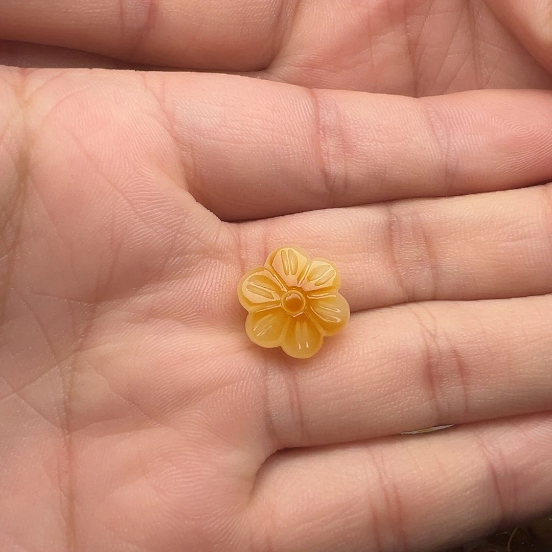 蜜蜡未镶嵌颈饰梅花提溜（打孔不退换）