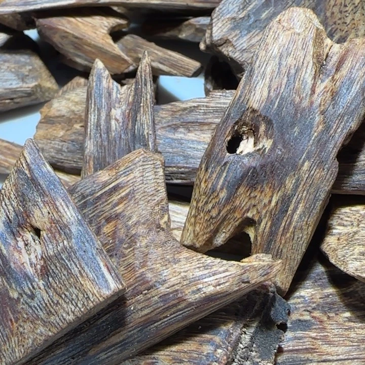 沉香手把件海南老白棋块料100克