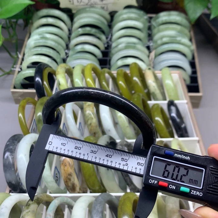 蛇纹石玉未镶嵌手镯41
