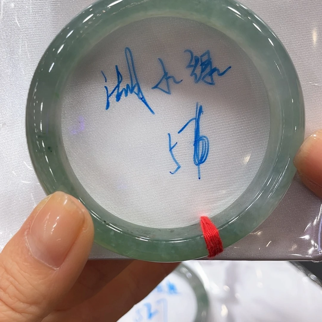 翡翠手镯未镶嵌翡翠手镯