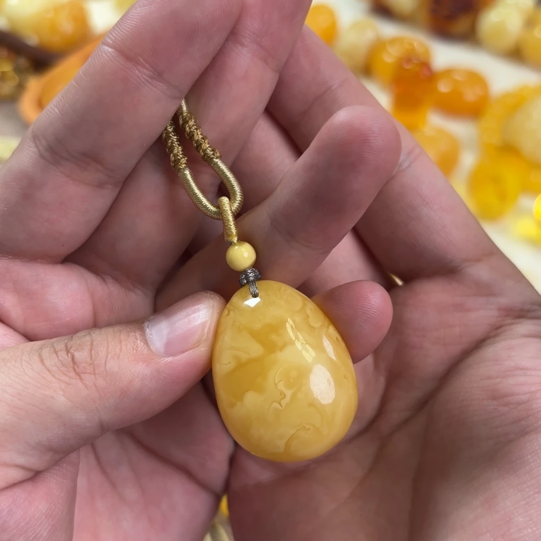 子***禾蜜蜡未镶嵌裸石水滴