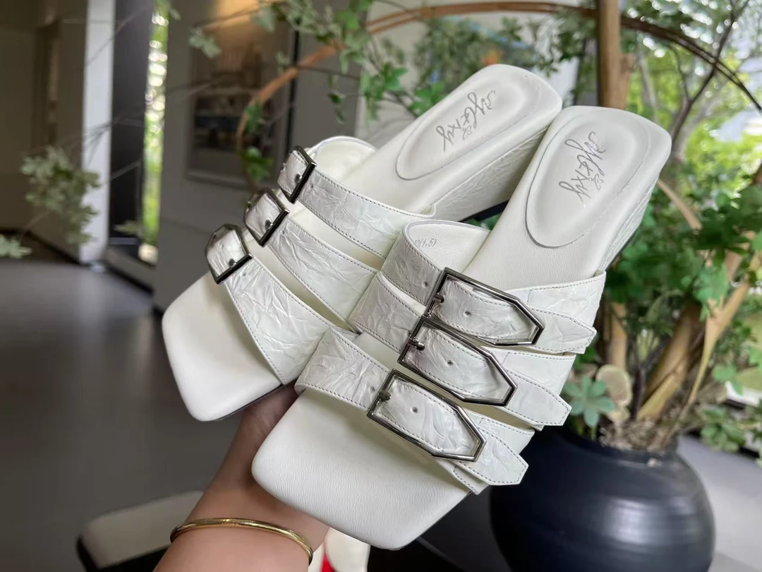 百搭坡跟纯色露趾拖鞋