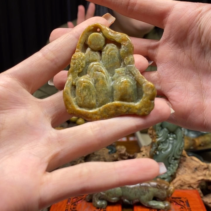 岫岩河磨玉（透闪石质玉）颈饰未镶嵌