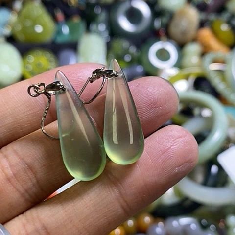 岫玉未镶嵌颈饰一对耳环