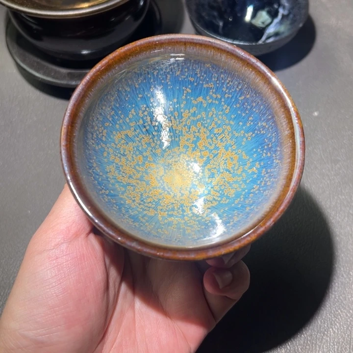 茶盏我在开会不回短信不