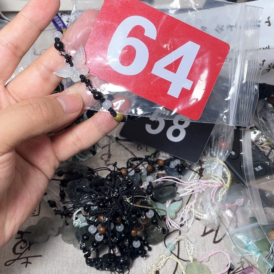 蛇纹石玉颈饰合金
