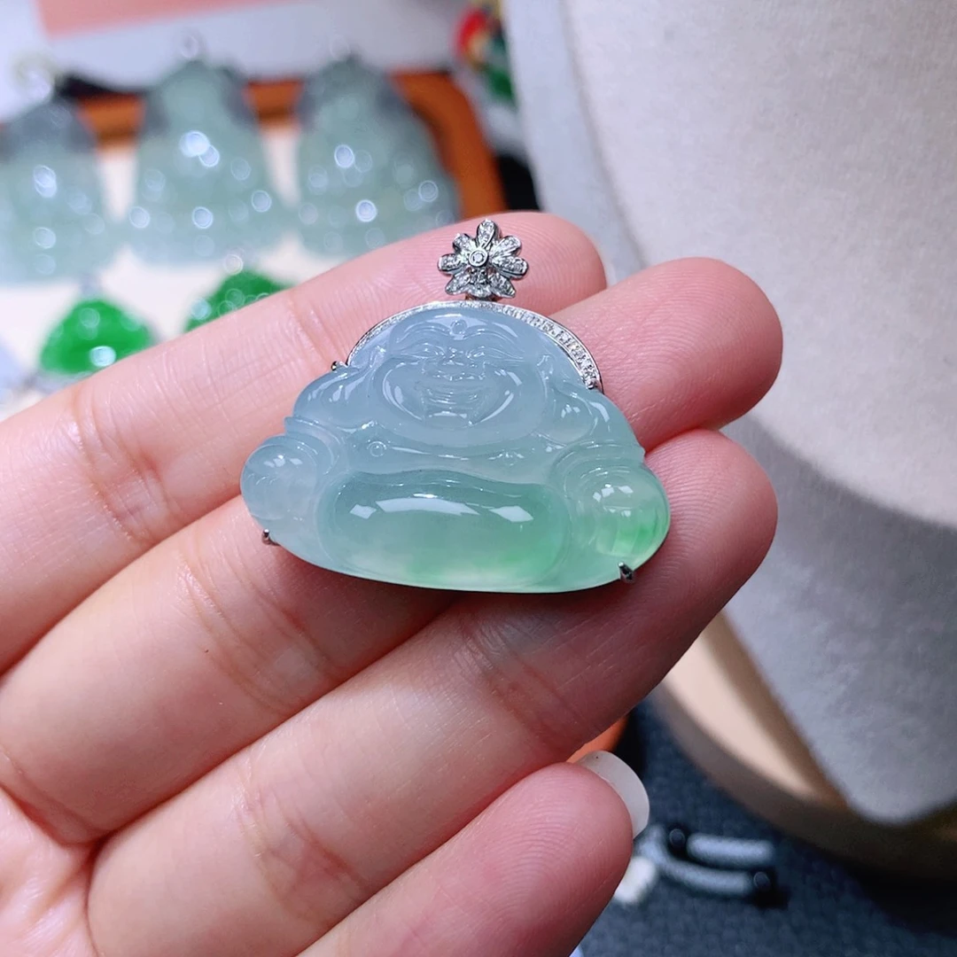 颈饰18K金镶嵌翡翠佛公