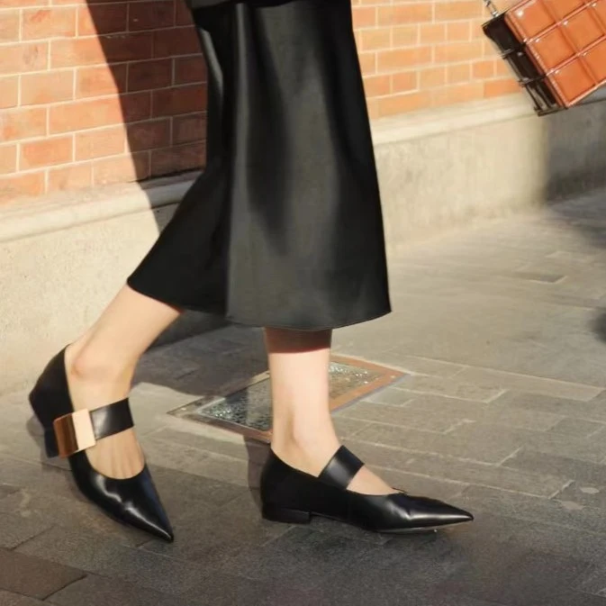『春弄』复古中式国风黑色气质进口皮一字扣尖头平底单鞋-A29088