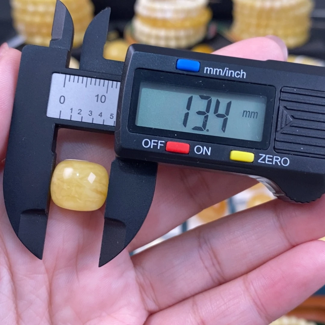 蜜蜡未镶嵌珠宝奇石