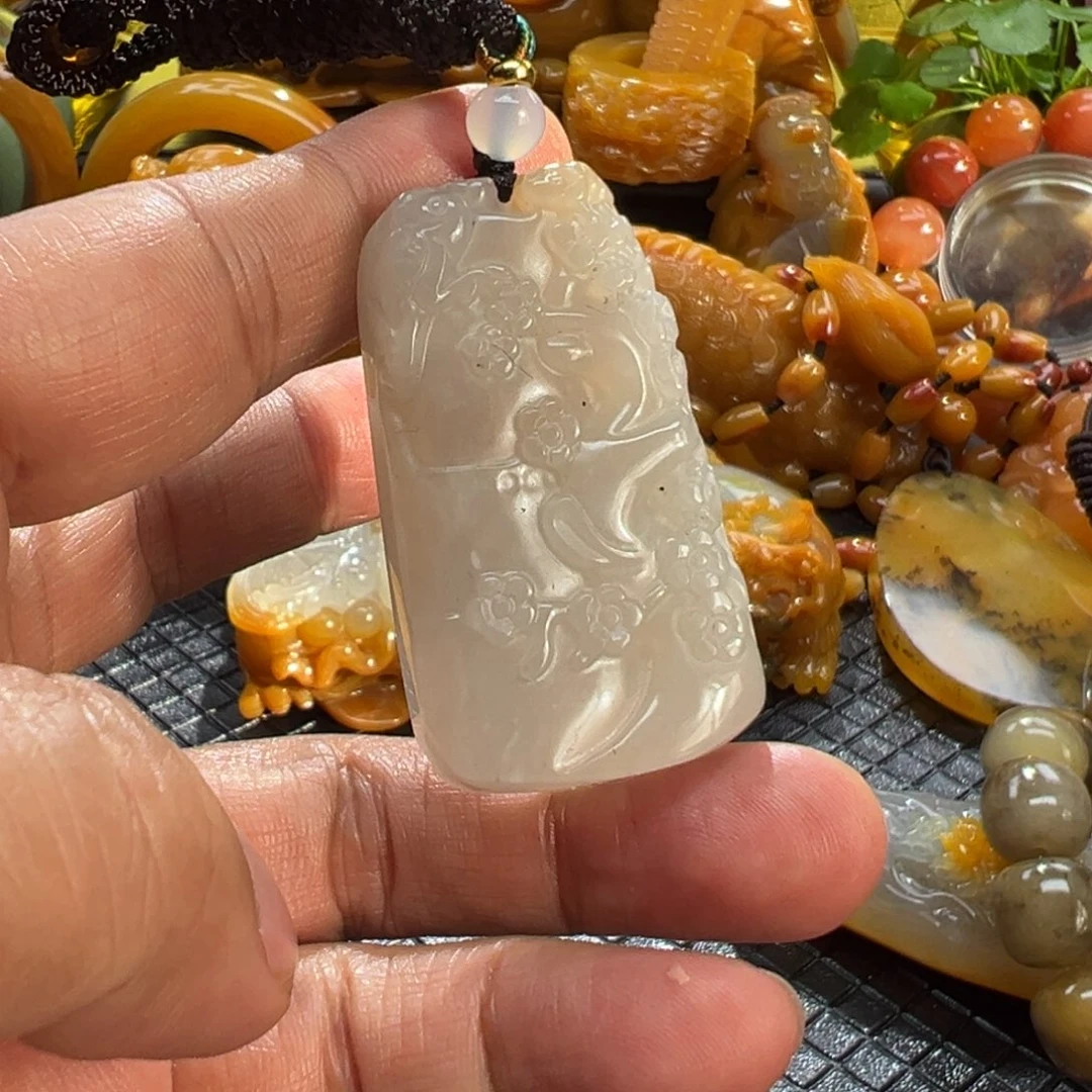 石英质玉未镶嵌颈饰