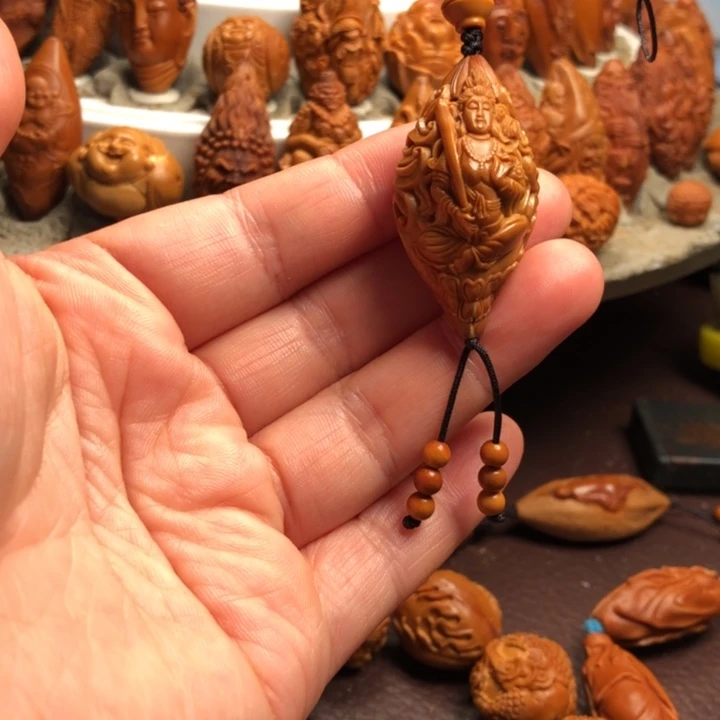 淡***叔橄榄核吊坠橄榄核雕刻的手把件