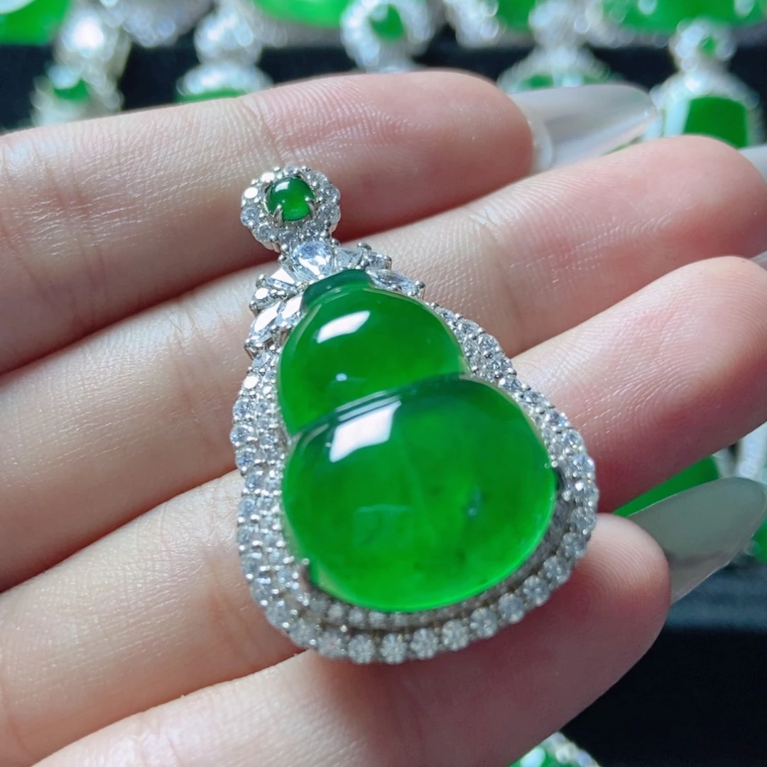 翡翠未镶嵌颈饰