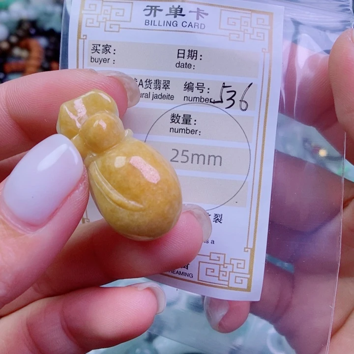 翡翠未镶嵌颈饰吊坠