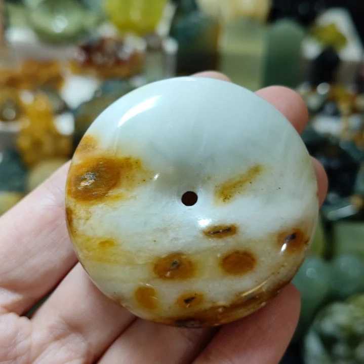 岫玉未镶嵌微瑕挂坠