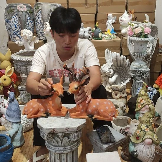 合成树脂梅花鹿一对