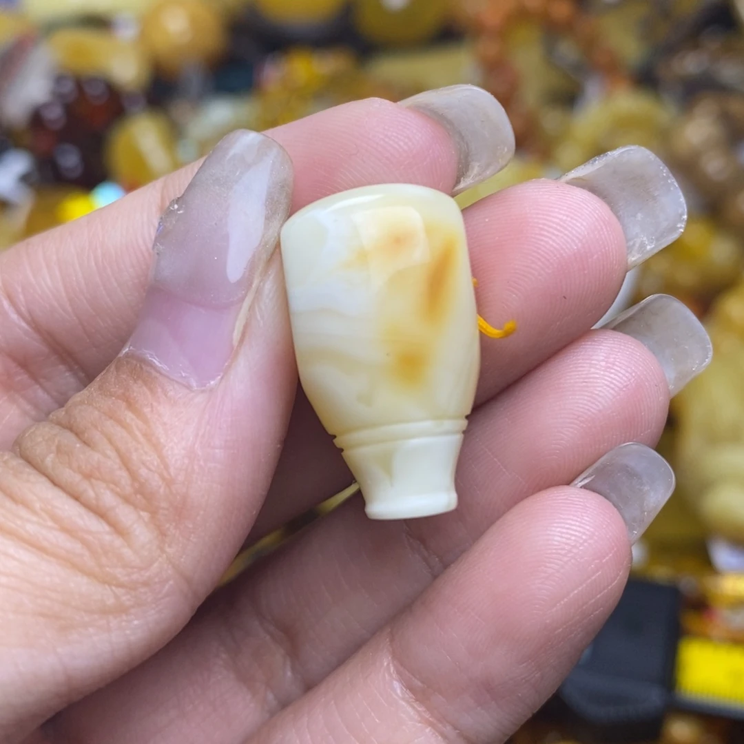 未镶嵌琥珀珠宝奇石