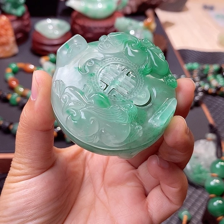 石英质玉（非洲翠）未镶嵌摆件