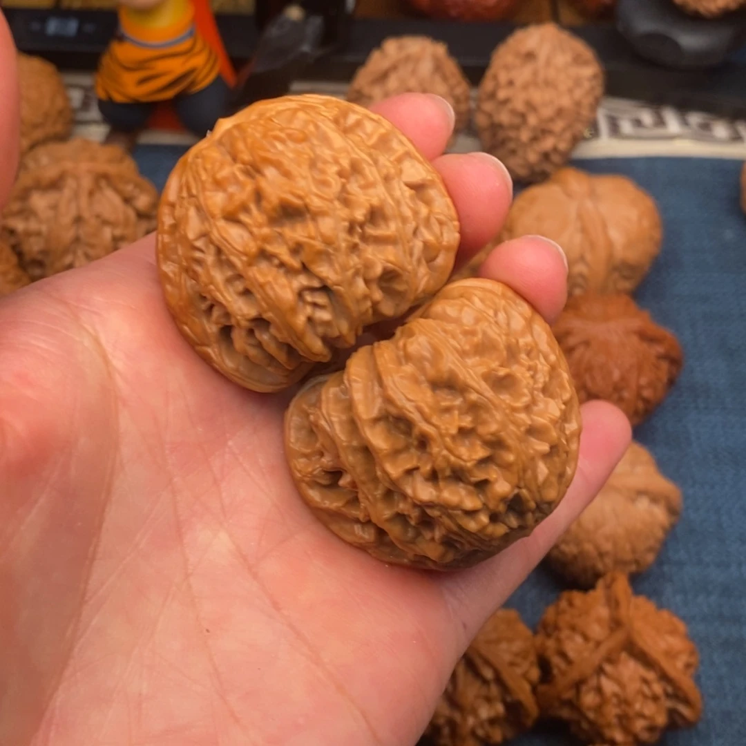 文玩核桃把件42红皮闷白