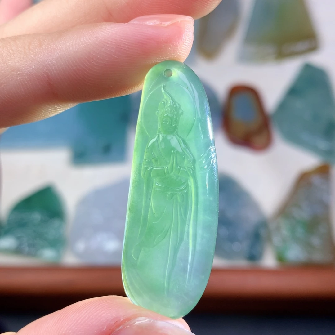 翡翠未镶嵌颈饰好