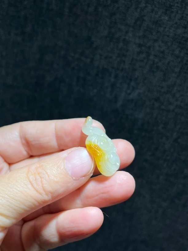 红皮如意小吊坠 油红皮漂亮