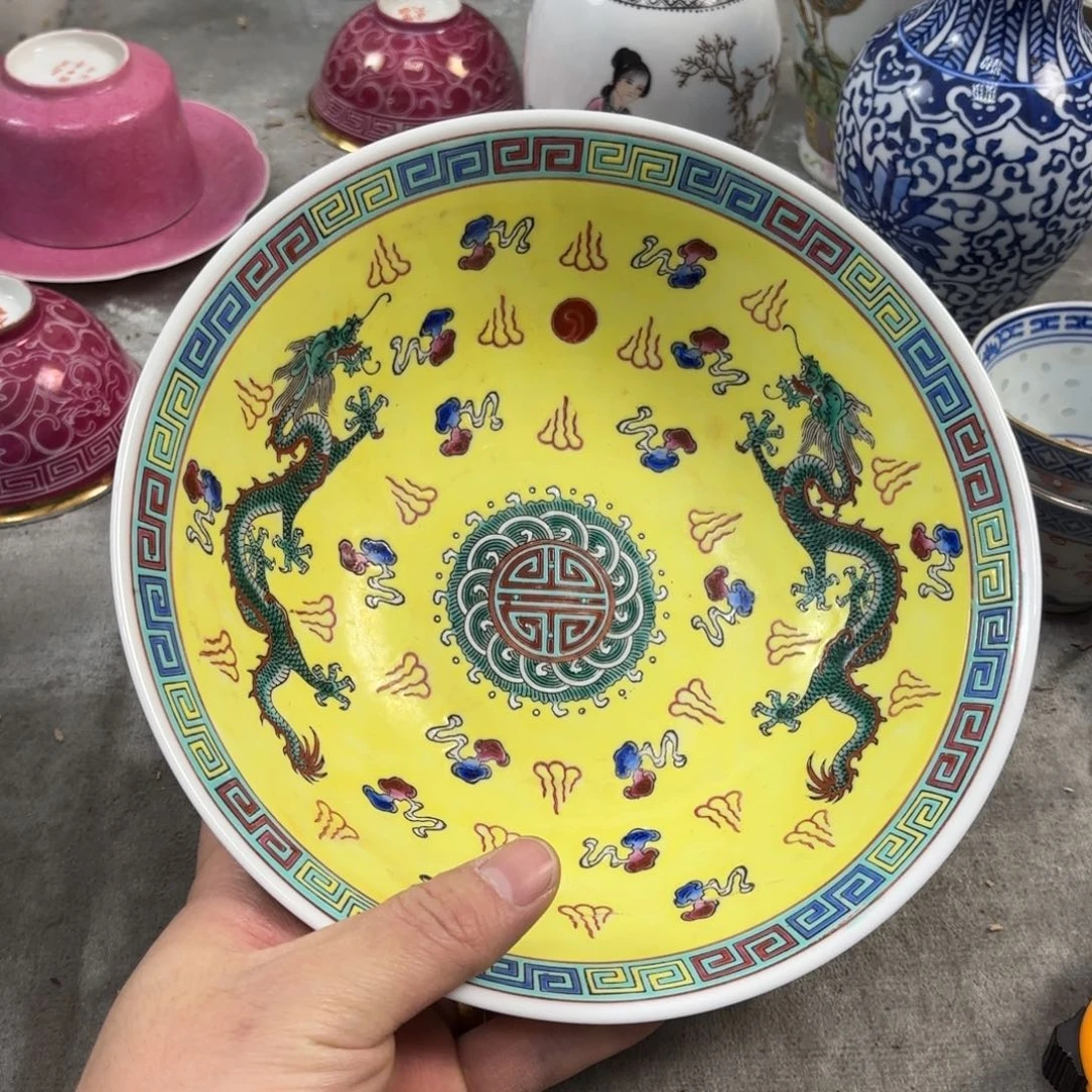 黄双龙戏珠内绘碗全品
