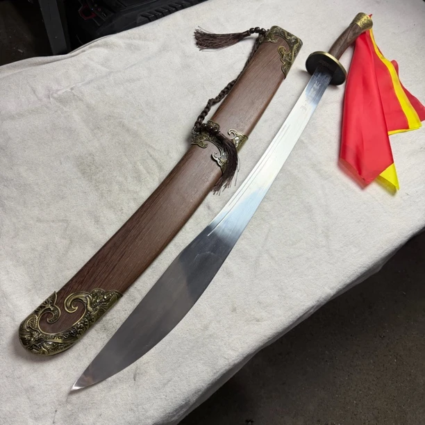 3625 龙泉昊天去吧宝剑高锰钢鸡翅木牛尾刀未开刃