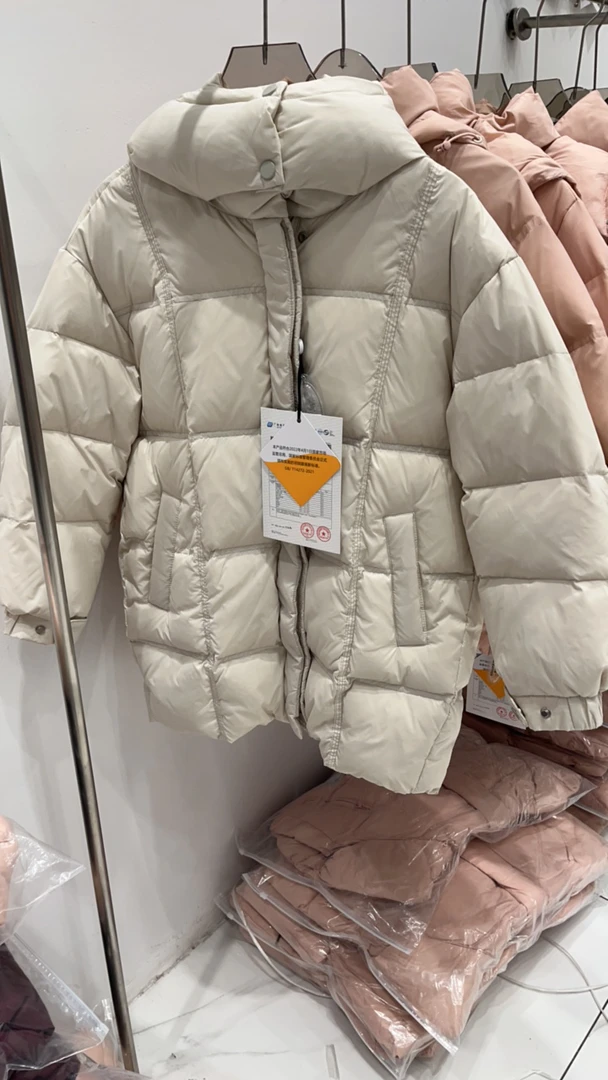 男女都可以穿中长款羽绒服